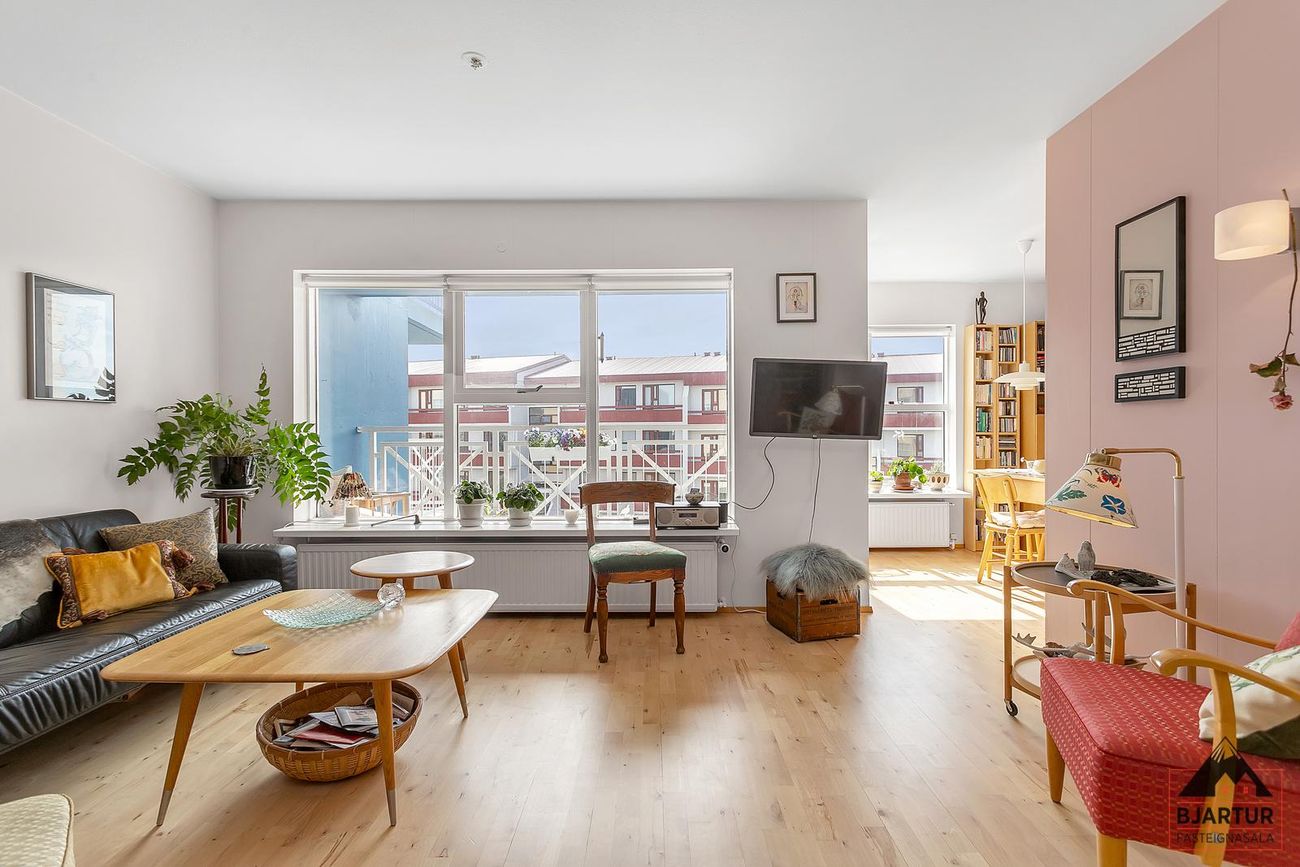 Bárugrandi 11, 107 Reykjavík