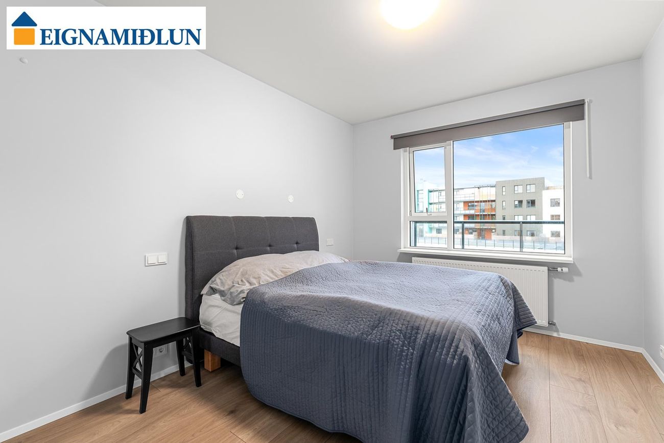 Smyrilshlíð 12, 102 Reykjavík