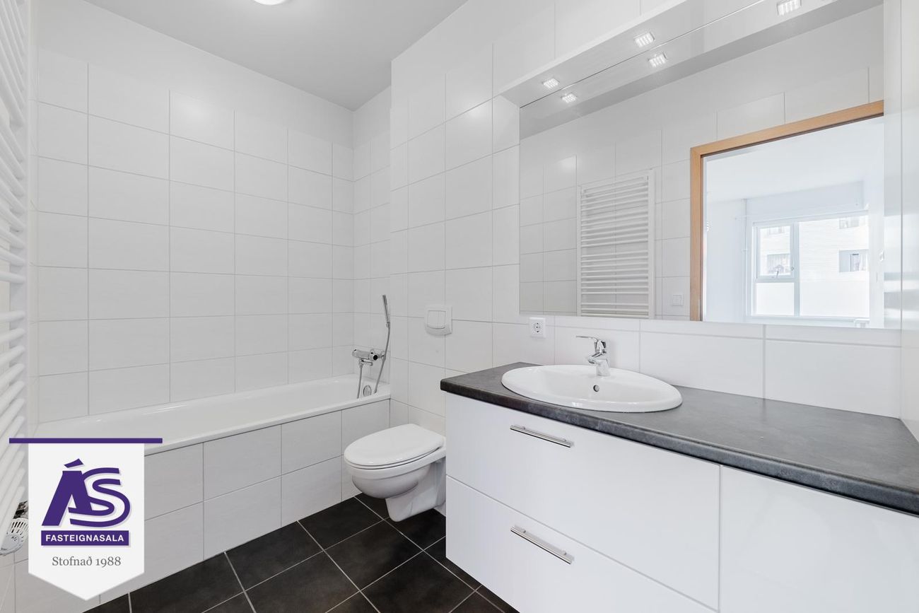 Skipalón 12 - 0104, 220 Hafnarfjörður