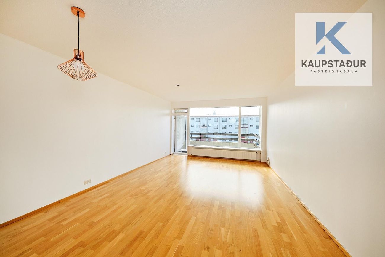 Vallarbraut 9, 300 Akranes