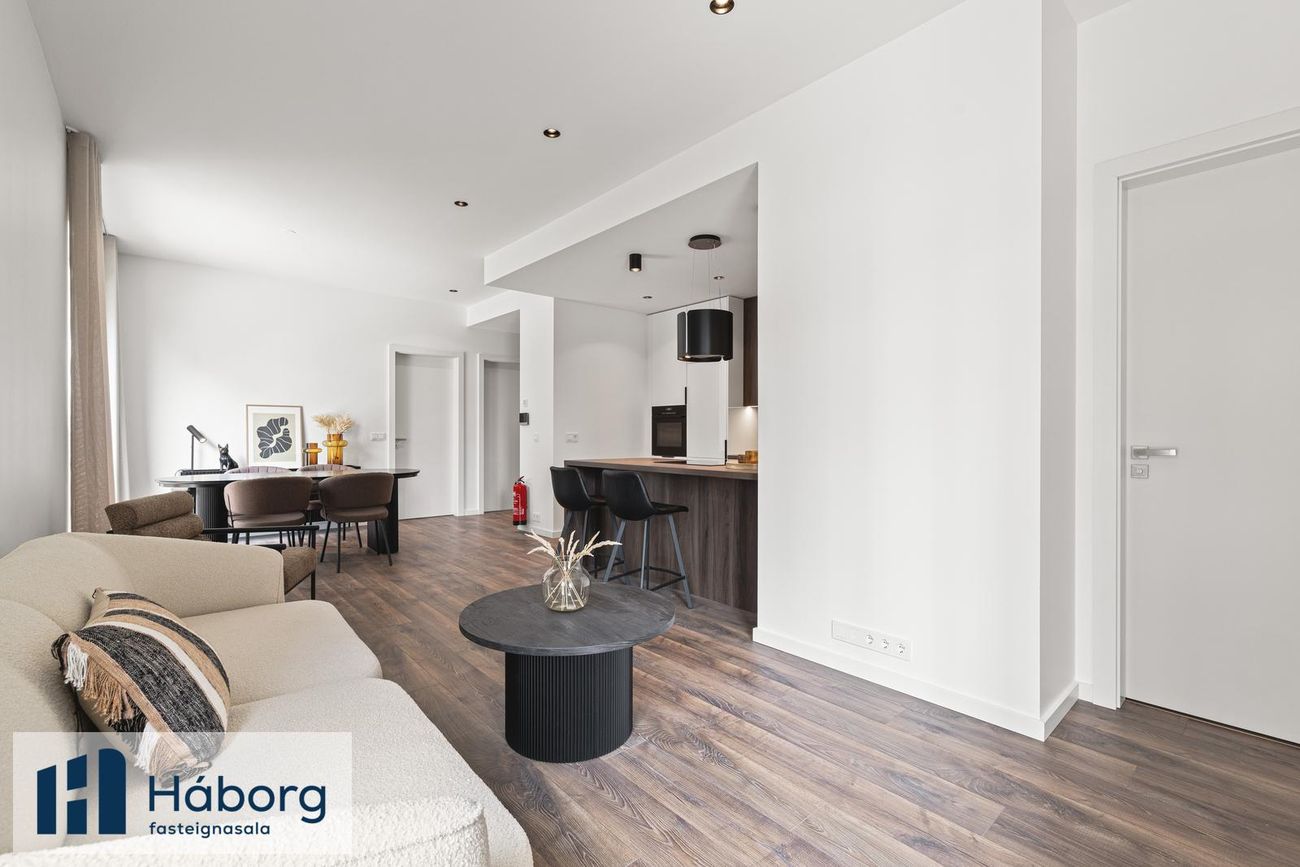 Grensásvegur 1F - 0401, 108 Reykjavík