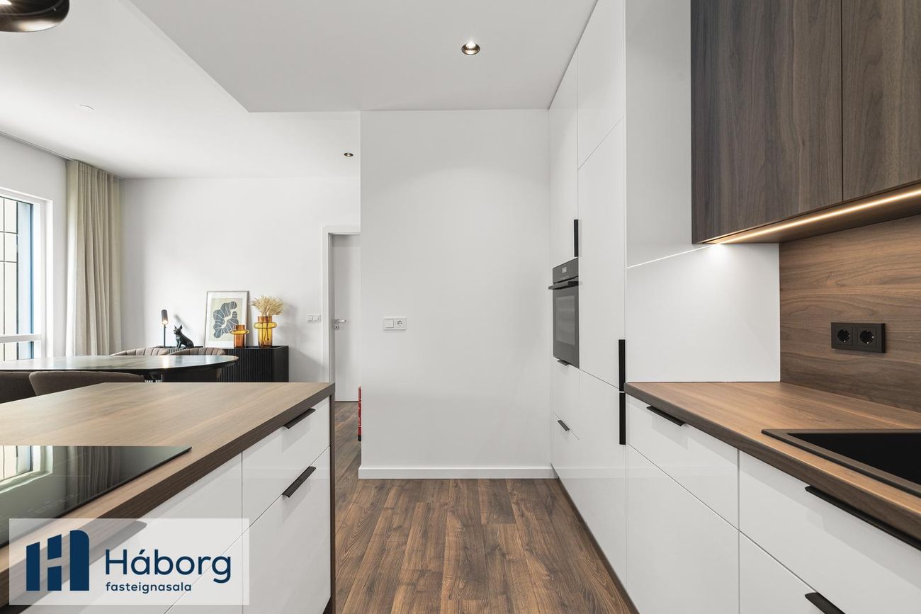 Grensásvegur 1F - 0401, 108 Reykjavík