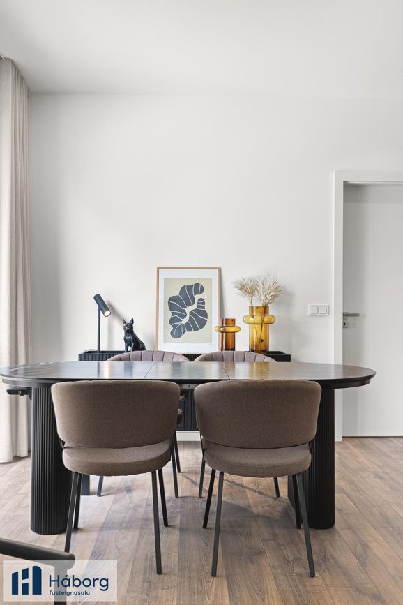 Grensásvegur 1F - 0401, 108 Reykjavík