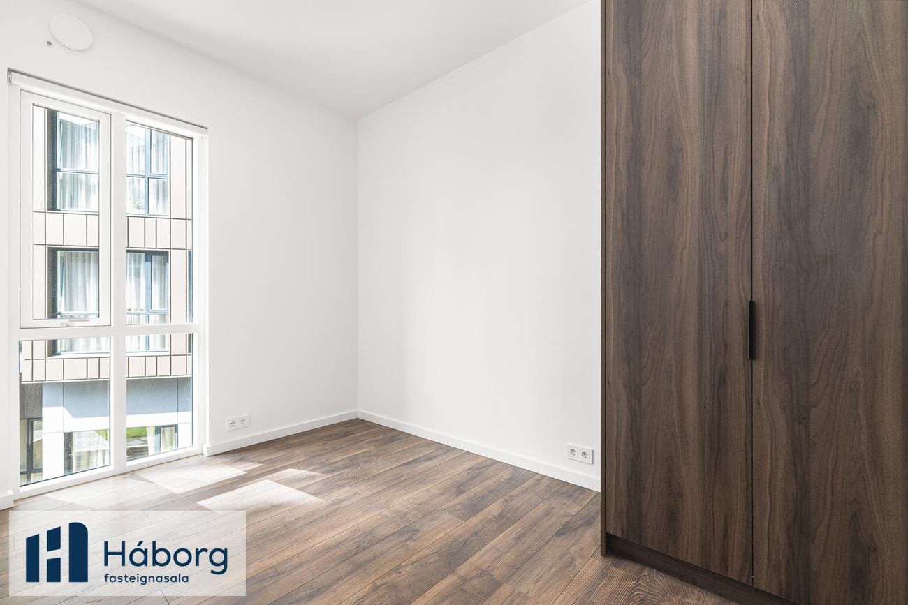 Grensásvegur 1F - 0401, 108 Reykjavík