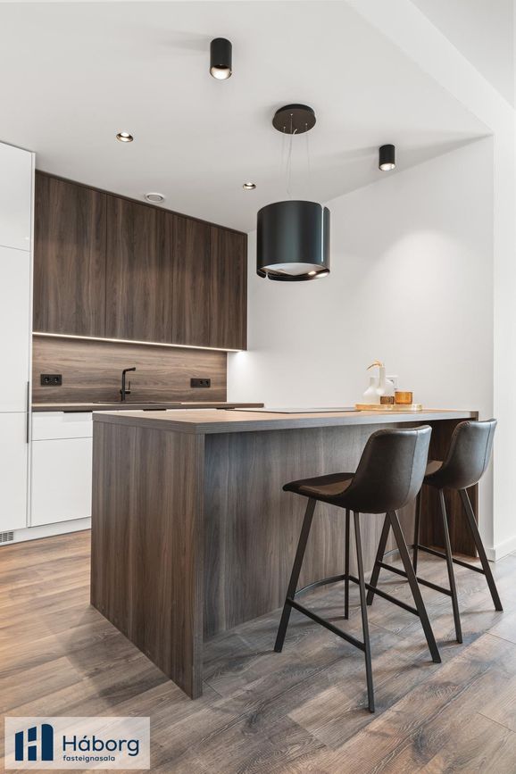 Grensásvegur 1F - 0401, 108 Reykjavík