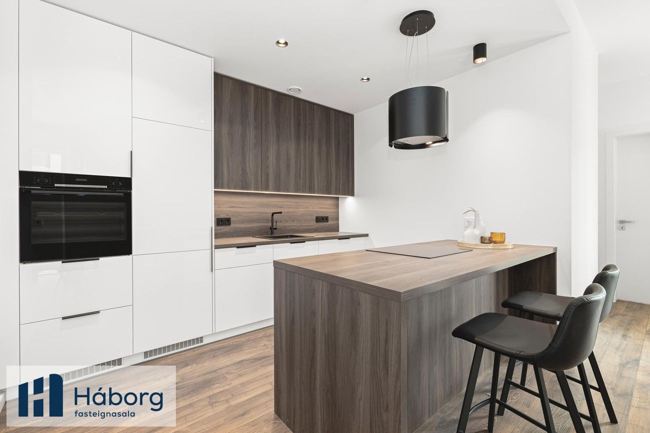 Grensásvegur 1F - 0401, 108 Reykjavík