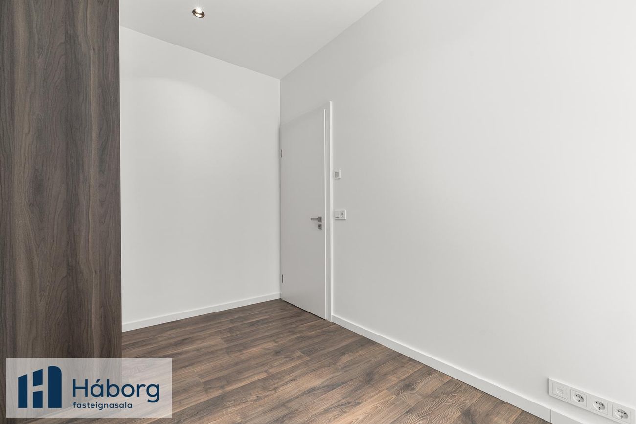 Grensásvegur 1F - 0501, 108 Reykjavík