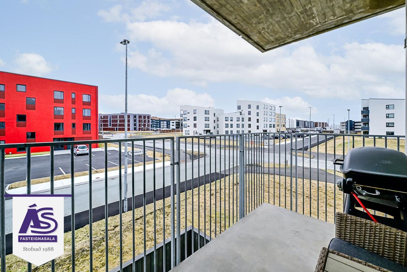 Hádegisskarð 2, 221 Hafnarfjörður