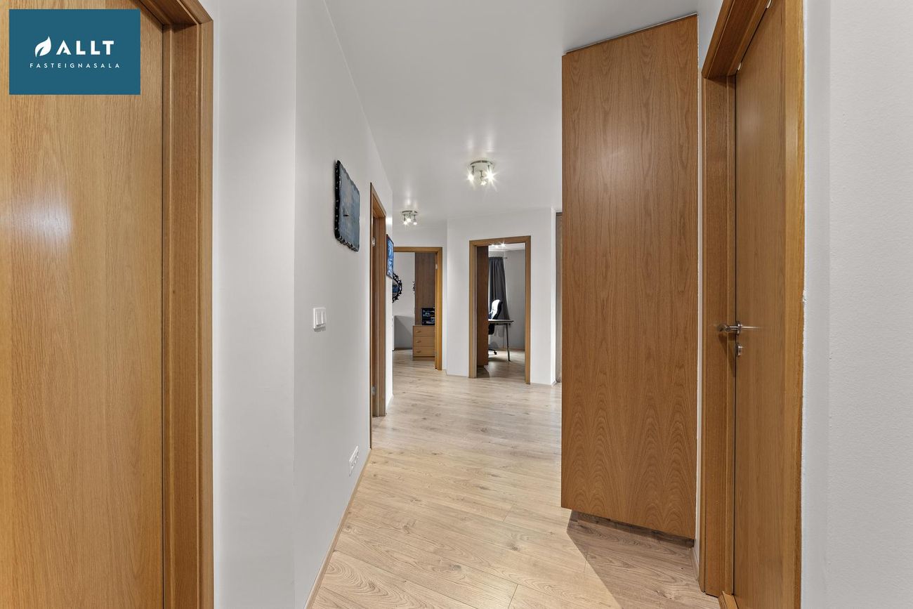Tjarnabraut 8B, 260 Reykjanesbær