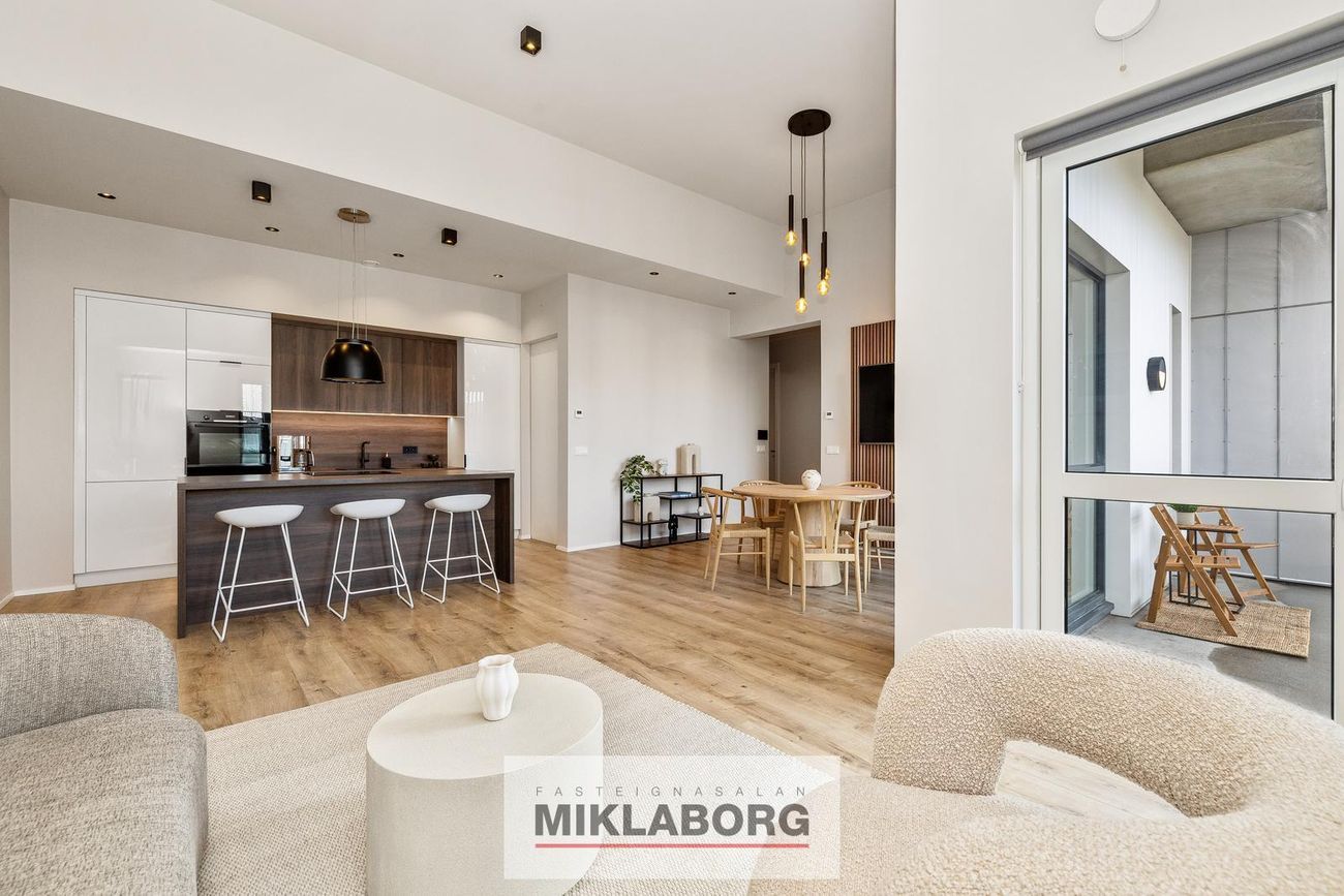 Grensásvegur 1E, 108 Reykjavík