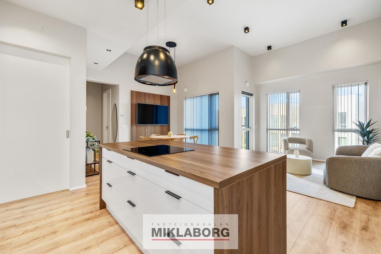 Grensásvegur 1E, 108 Reykjavík