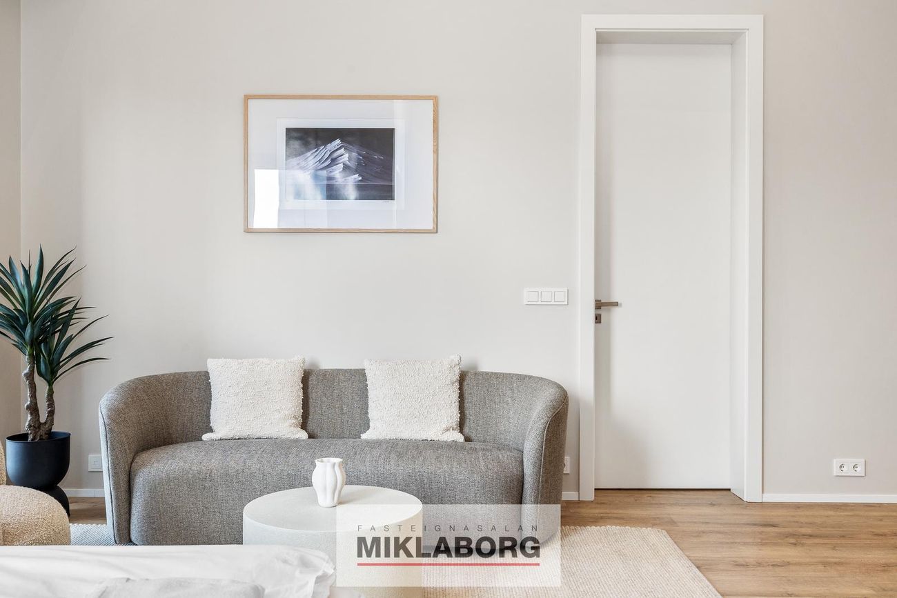 Grensásvegur 1E, 108 Reykjavík