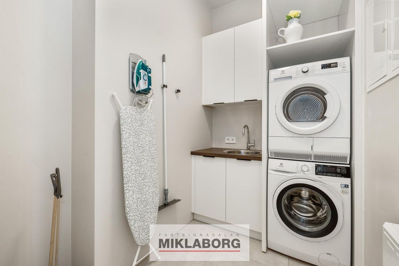 Grensásvegur 1E, 108 Reykjavík