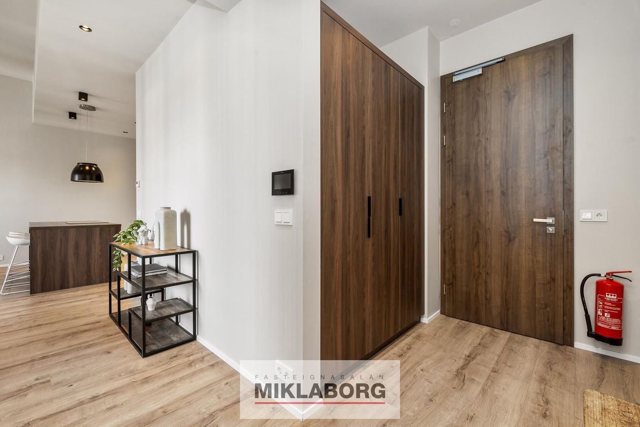 Grensásvegur 1E, 108 Reykjavík