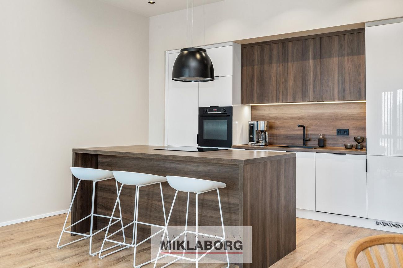 Grensásvegur 1E, 108 Reykjavík