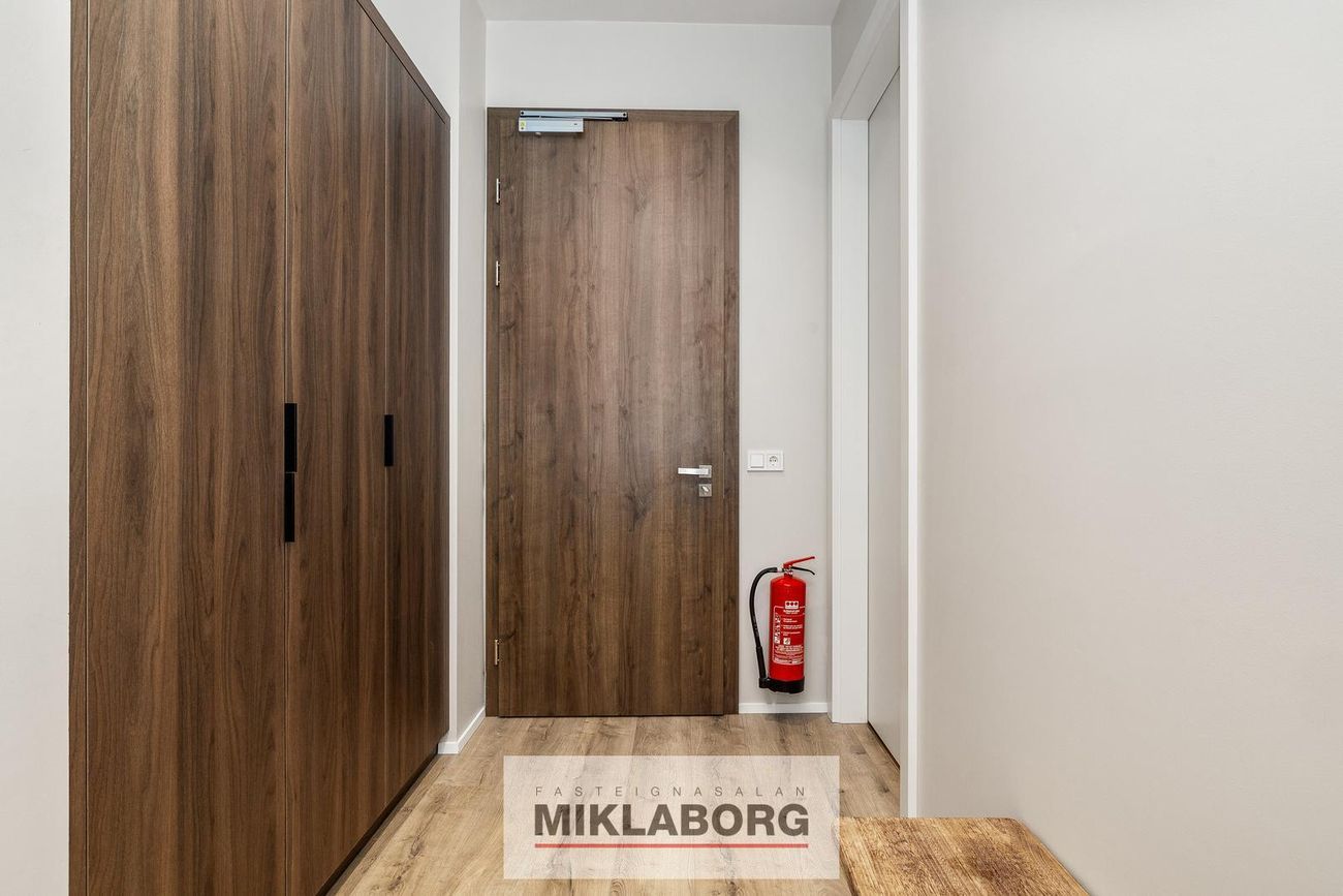 Grensásvegur 1E, 108 Reykjavík