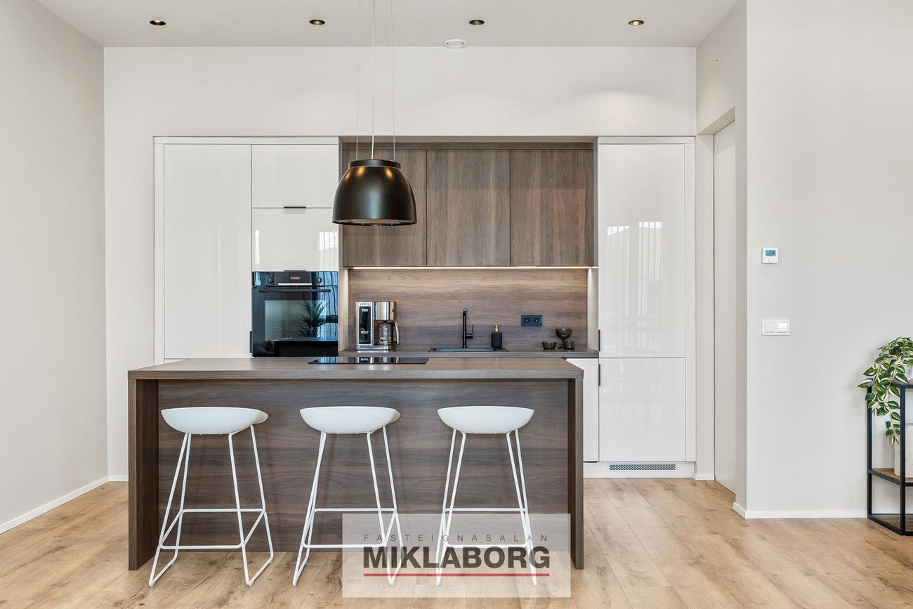 Grensásvegur 1E, 108 Reykjavík