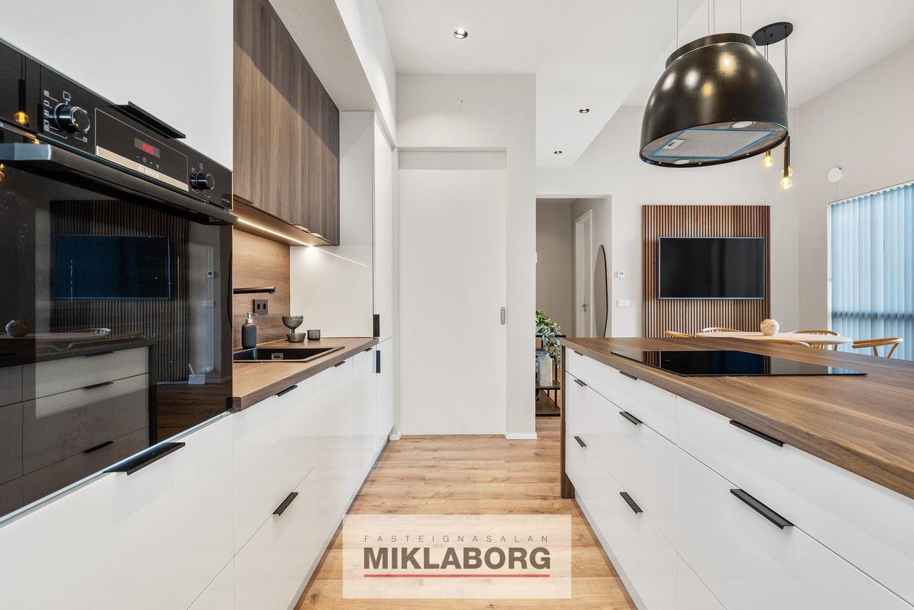 Grensásvegur 1E, 108 Reykjavík