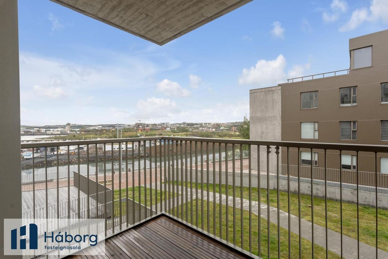 Arkarvogur 8, 104 Reykjavík