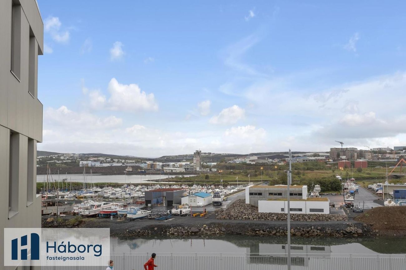 Arkarvogur 8, 104 Reykjavík