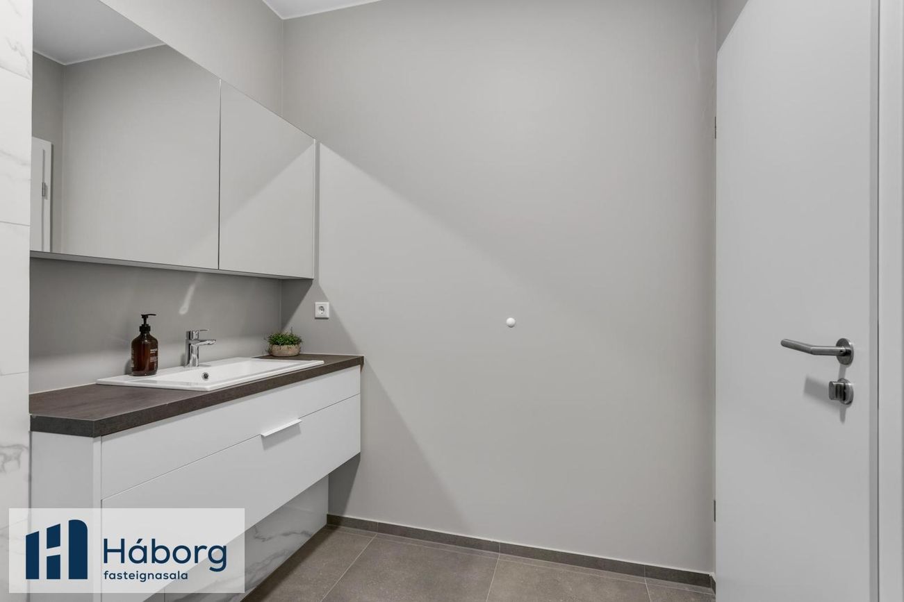 Arkarvogur 8, 104 Reykjavík