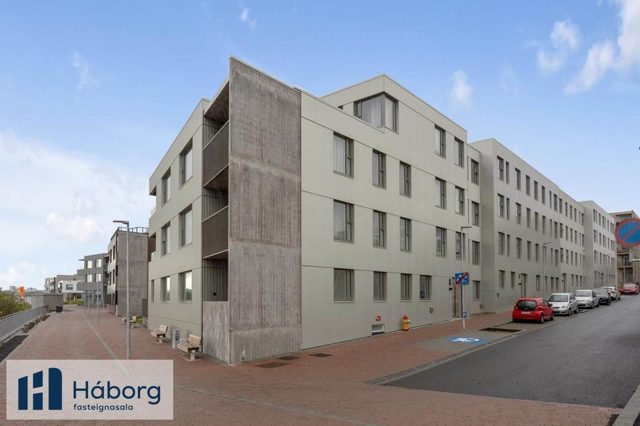 Arkarvogur 8, 104 Reykjavík