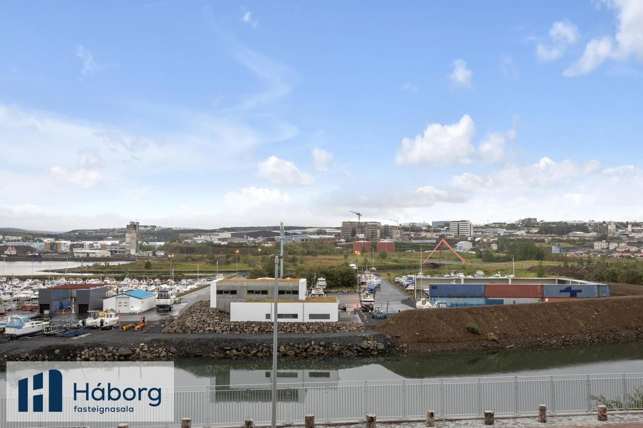 Arkarvogur 8, 104 Reykjavík