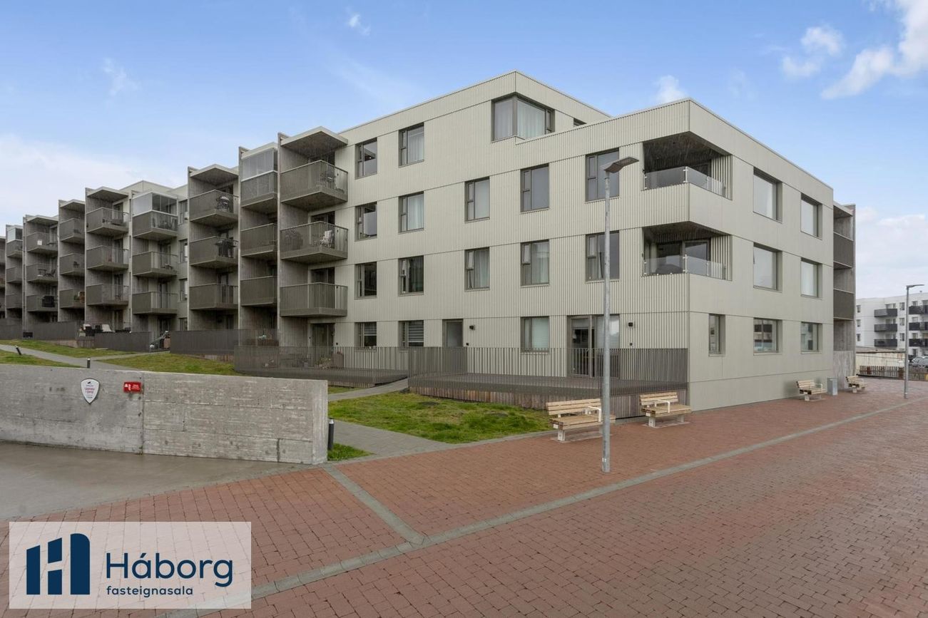 Arkarvogur 8, 104 Reykjavík