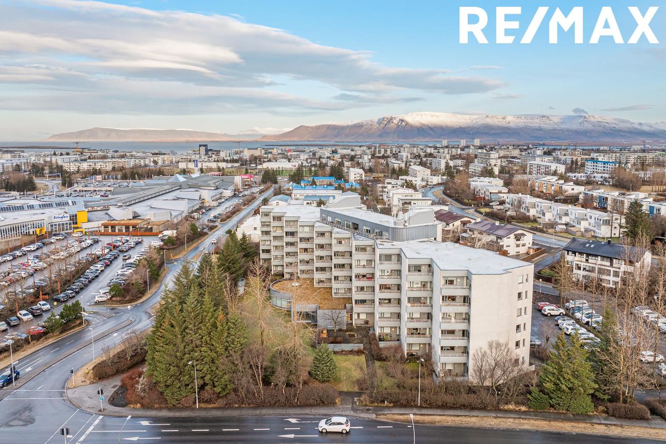 Hvassaleiti 58, 103 Reykjavík