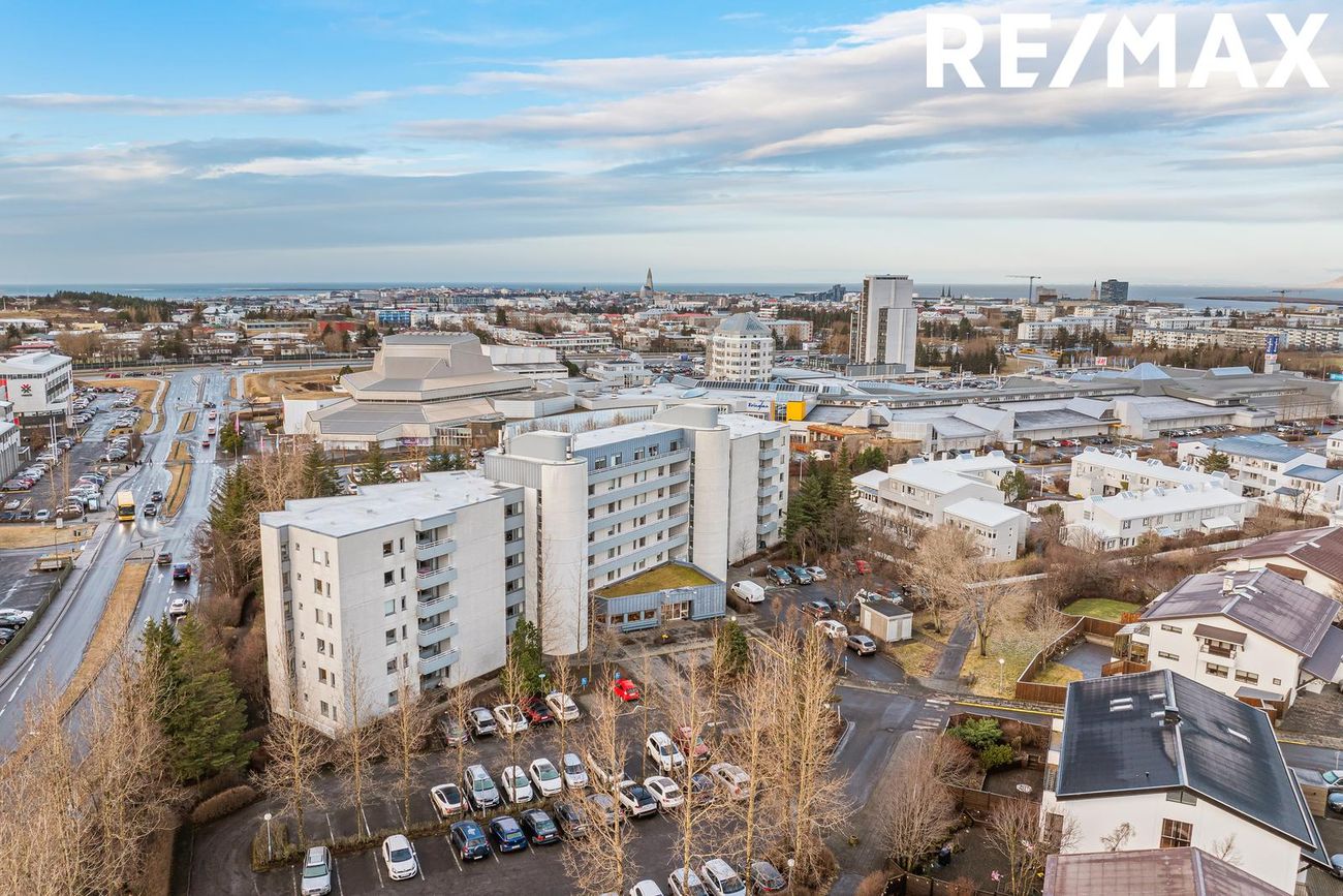 Hvassaleiti 58, 103 Reykjavík