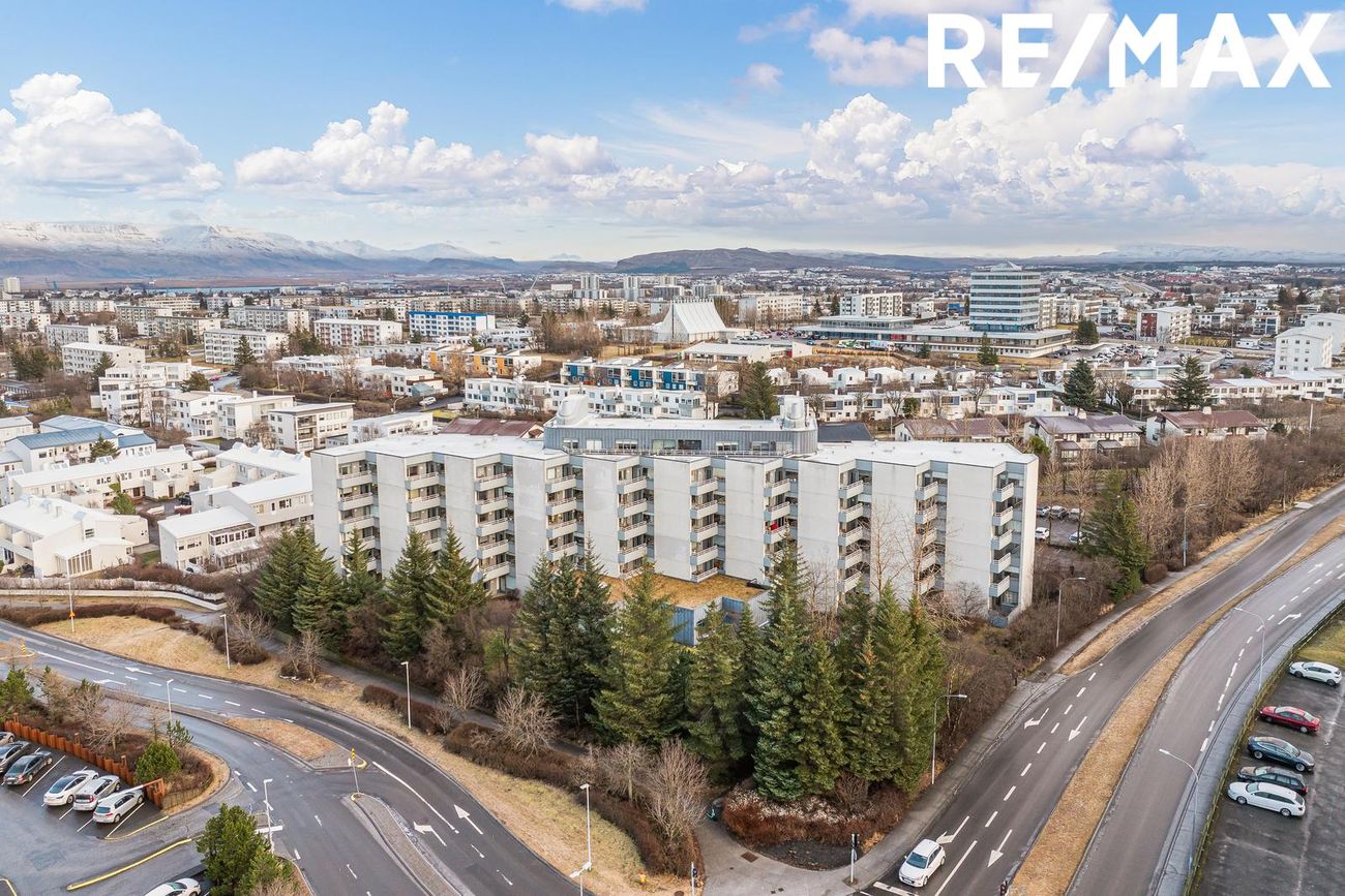 Hvassaleiti 58, 103 Reykjavík