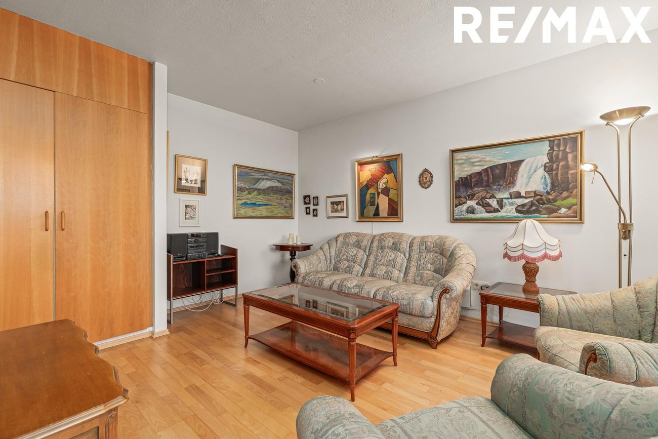 Hvassaleiti 58, 103 Reykjavík