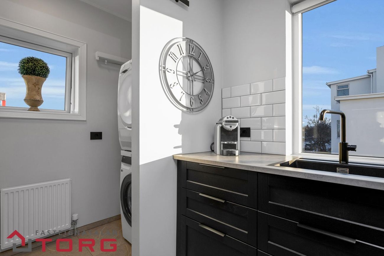 Gnoðarvogur 48 - 0201, 104 Reykjavík