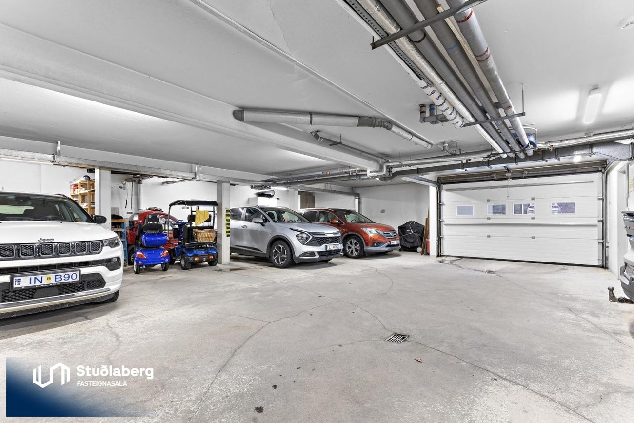 Kirkjuvegur 1, 230 Reykjanesbær