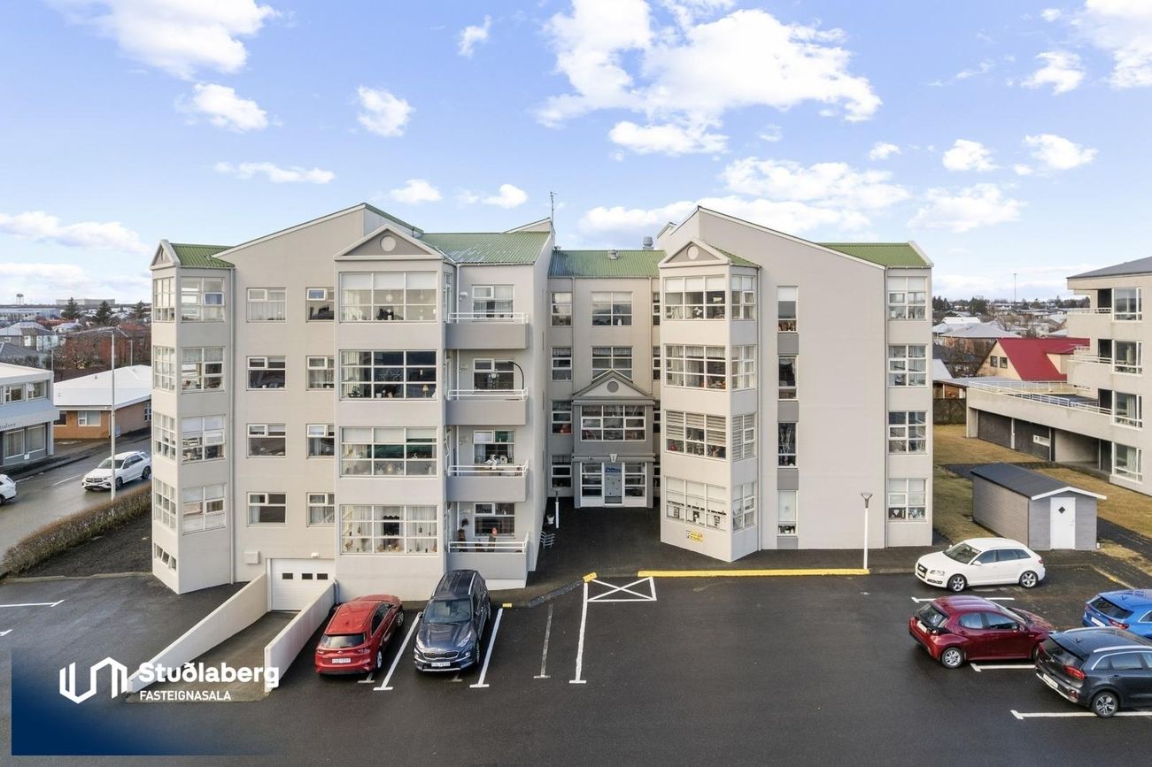 Kirkjuvegur 1, 230 Reykjanesbær