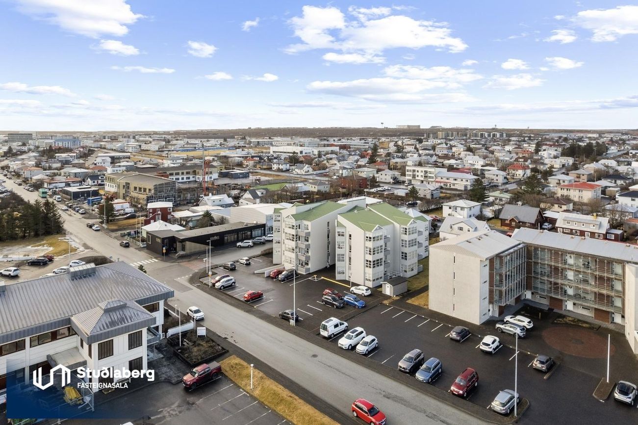 Kirkjuvegur 1, 230 Reykjanesbær