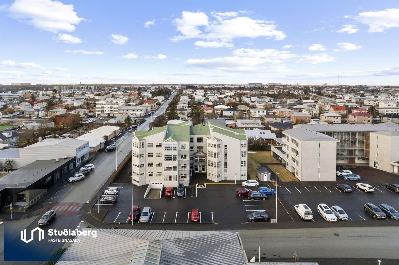 Kirkjuvegur 1, 230 Reykjanesbær