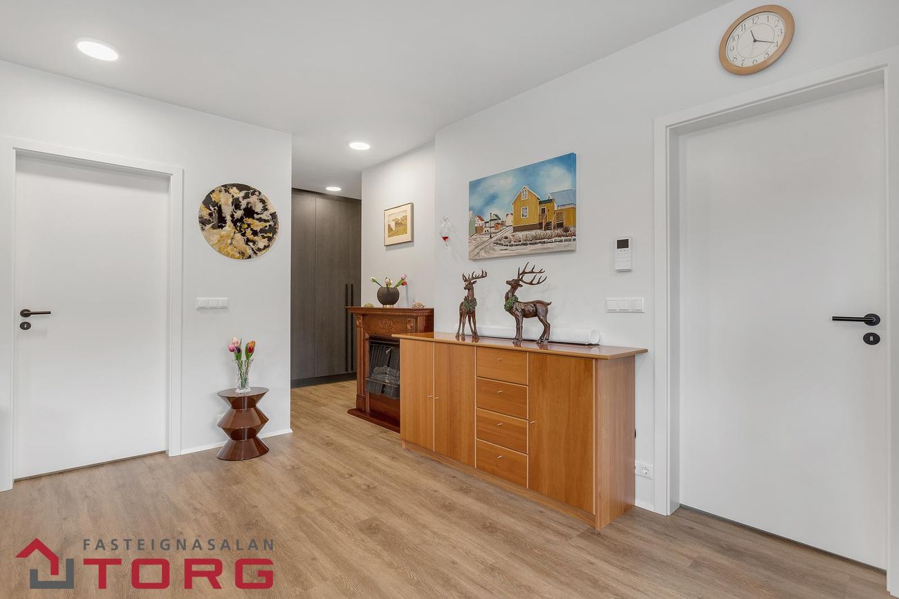Hringhamar 37, 221 Hafnarfjörður