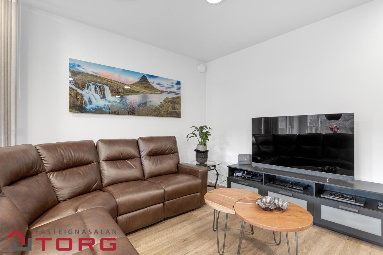 Hringhamar 37, 221 Hafnarfjörður