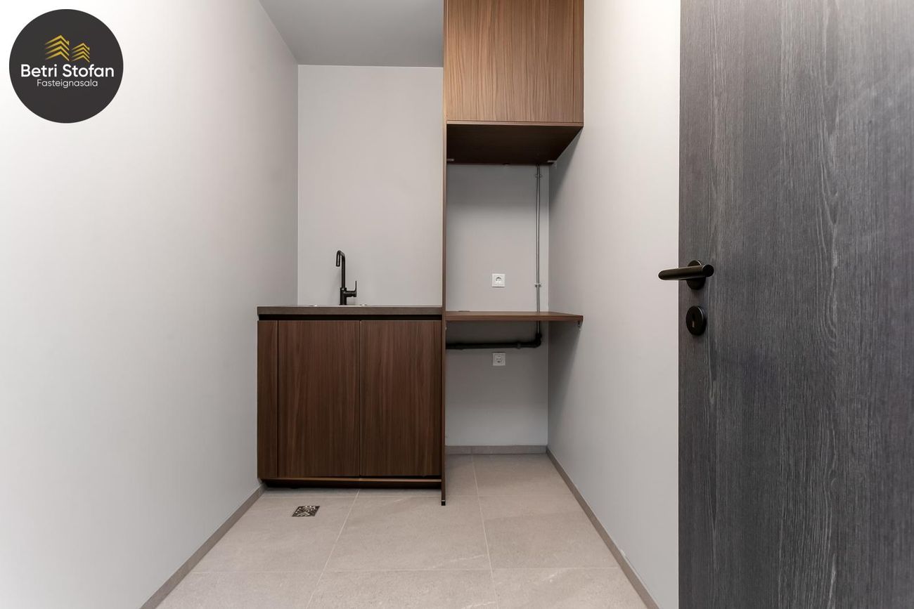 Grensásvegur 2B, 108 Reykjavík