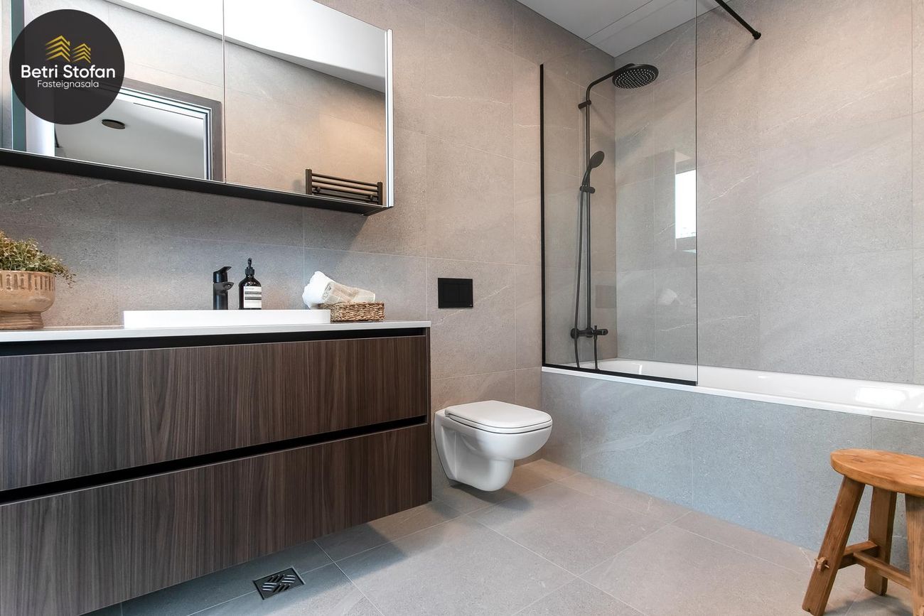 Grensásvegur 2B, 108 Reykjavík