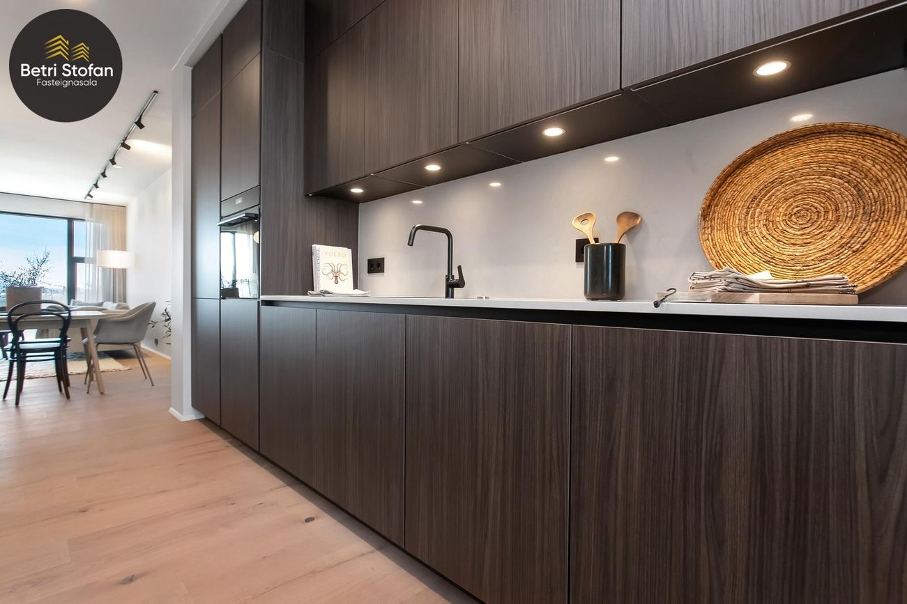 Grensásvegur 2B, 108 Reykjavík