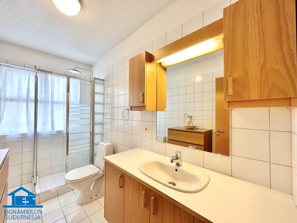 Suðurgata 8, 230 Reykjanesbær
