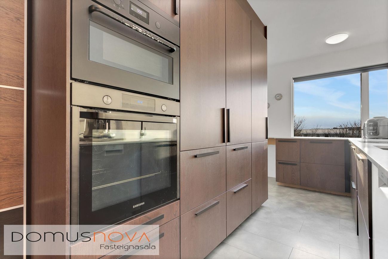 Hraunbær 128, 110 Reykjavík