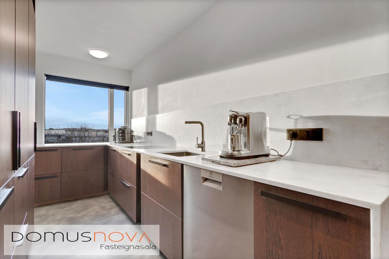 Hraunbær 128, 110 Reykjavík