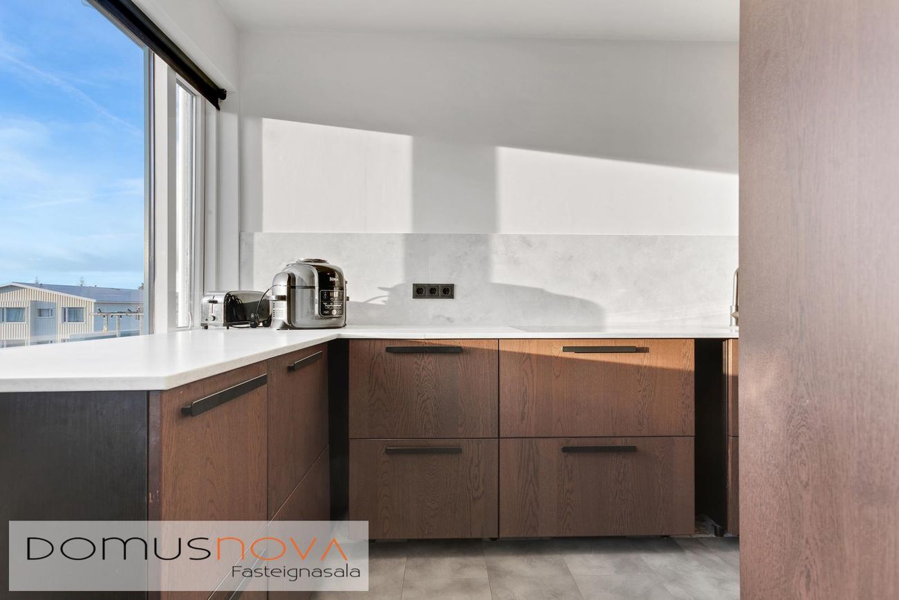 Hraunbær 128, 110 Reykjavík