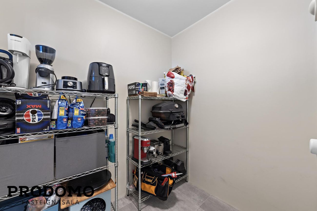 Dalsbraut 14, 260 Reykjanesbær