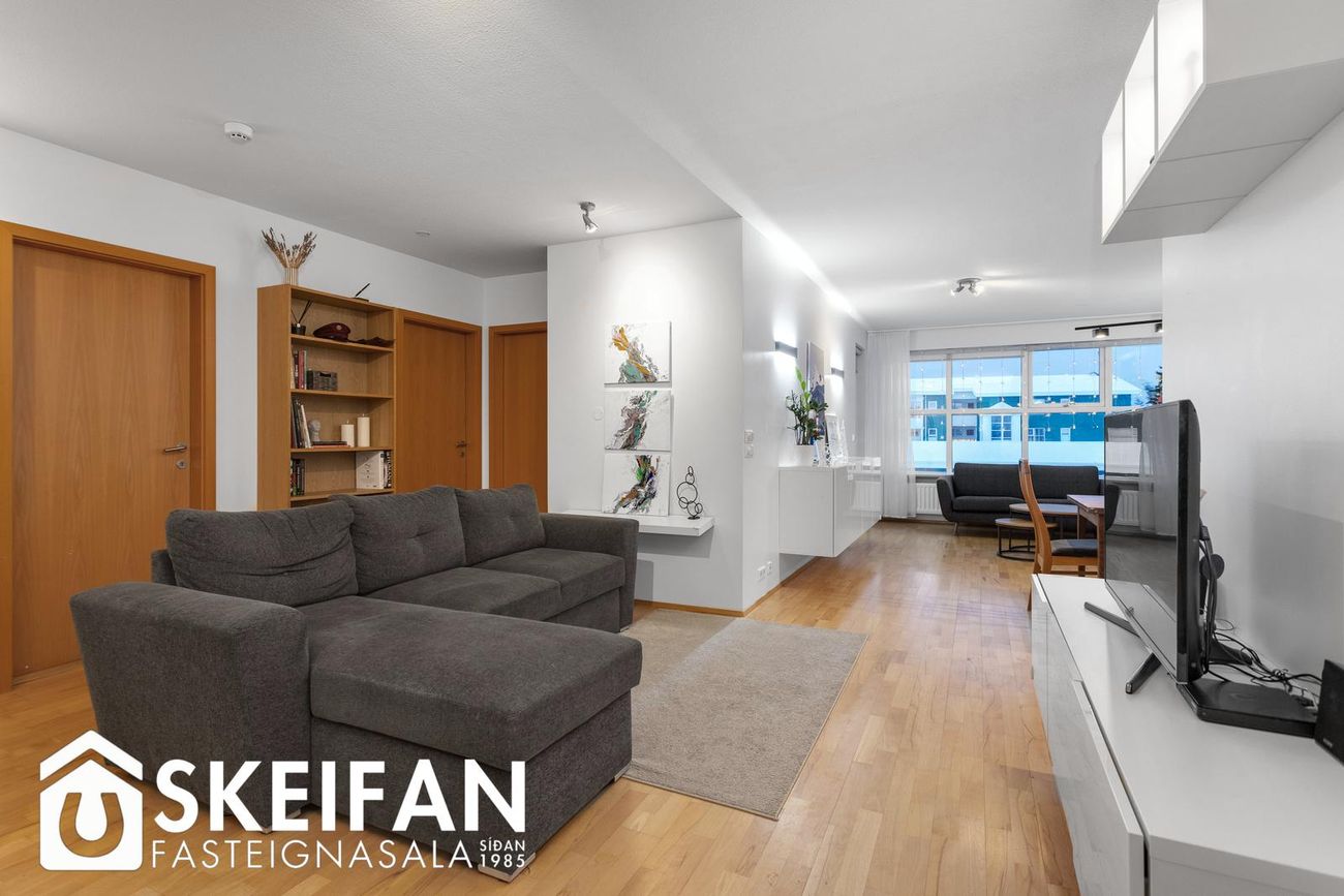 Fálkahöfði 8, 270 Mosfellsbær