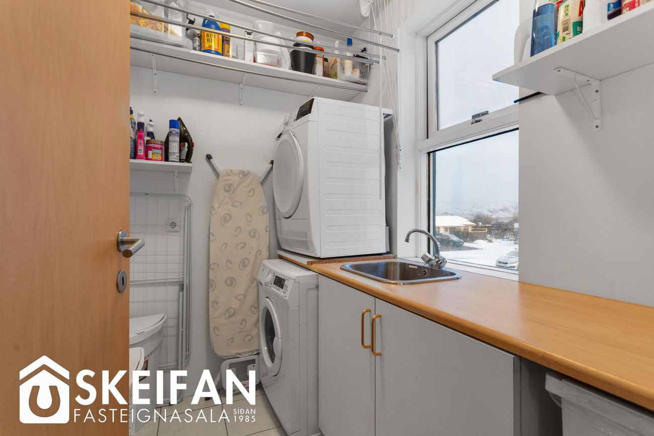 Fálkahöfði 8, 270 Mosfellsbær