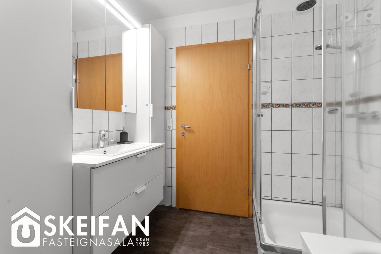 Fálkahöfði 8, 270 Mosfellsbær